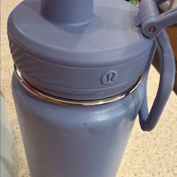 Stanley and Lululemon water bottles - Picture 6 of 8